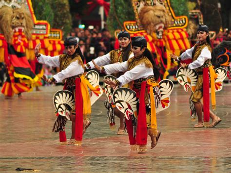  A História Fascinante de Kuda Lumping!: Uma Jornada Mística Através da Cultura Malaia